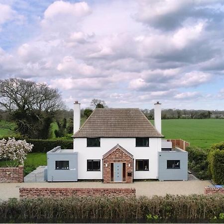 Covehithe House-Coastal Luxury- Sleeps 12-With Huge Swimspa! Wrentham Экстерьер фото