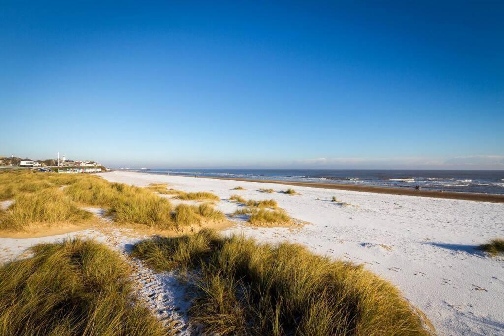 Covehithe House-Coastal Luxury- Sleeps 12-With Huge Swimspa! Wrentham Экстерьер фото