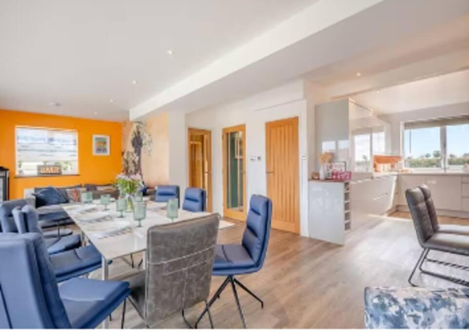 Covehithe House-Coastal Luxury- Sleeps 12-With Huge Swimspa! Wrentham Экстерьер фото