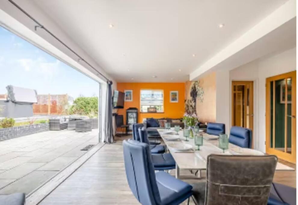 Covehithe House-Coastal Luxury- Sleeps 12-With Huge Swimspa! Wrentham Экстерьер фото