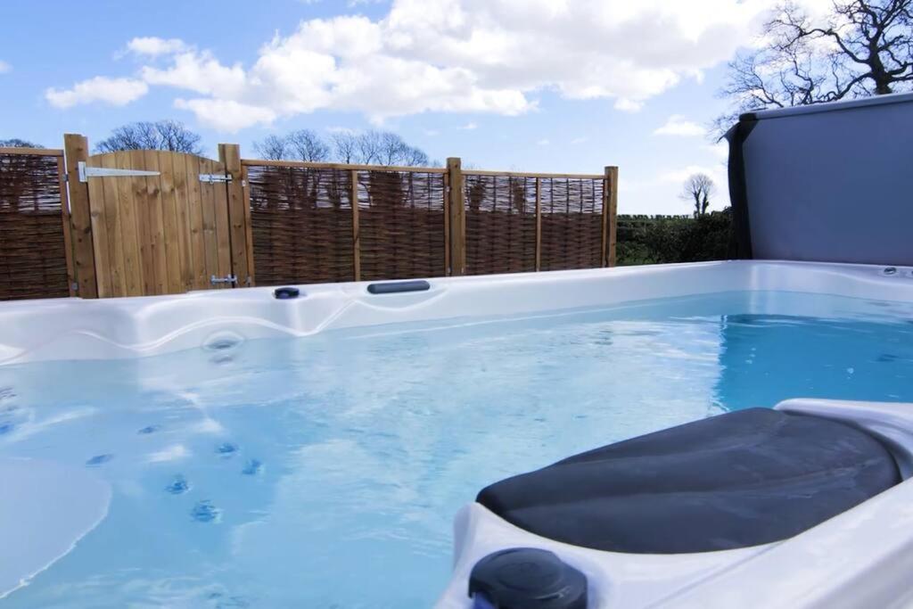 Covehithe House-Coastal Luxury- Sleeps 12-With Huge Swimspa! Wrentham Экстерьер фото
