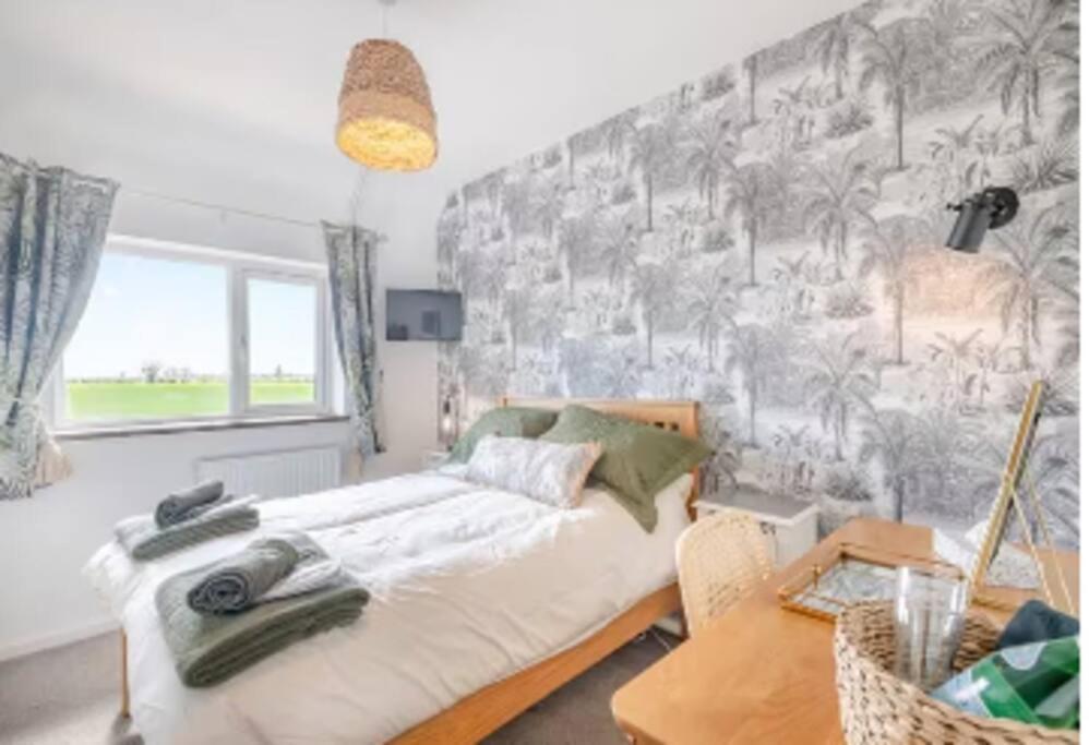 Covehithe House-Coastal Luxury- Sleeps 12-With Huge Swimspa! Wrentham Экстерьер фото