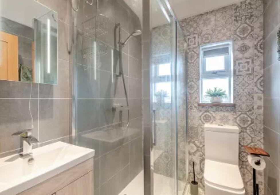 Covehithe House-Coastal Luxury- Sleeps 12-With Huge Swimspa! Wrentham Экстерьер фото