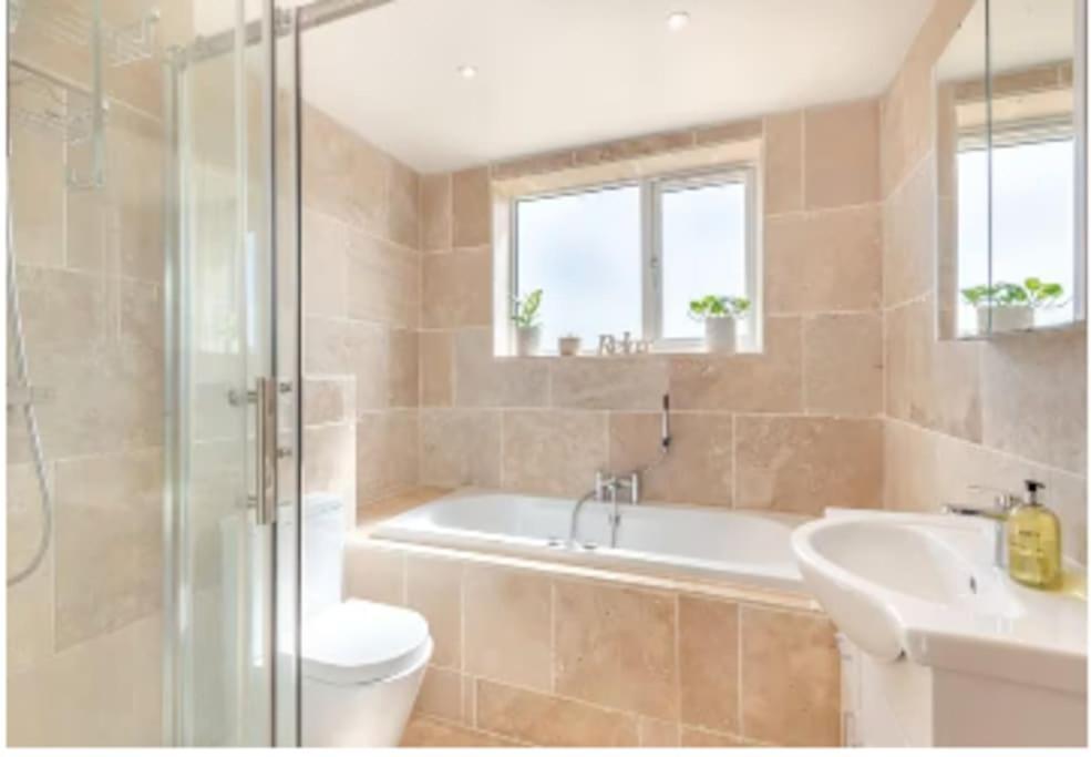 Covehithe House-Coastal Luxury- Sleeps 12-With Huge Swimspa! Wrentham Экстерьер фото